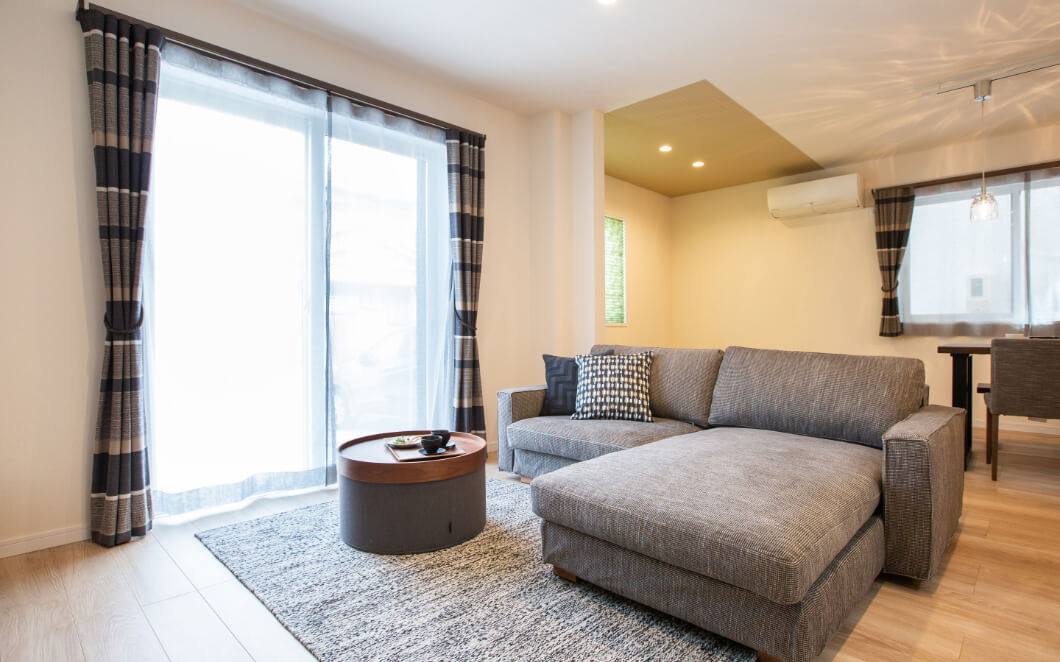 洗練されたゆったりベーシックスタイル